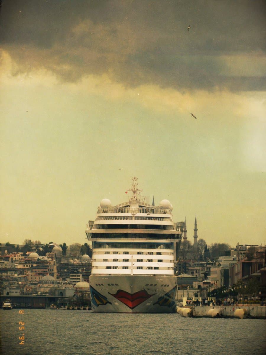 Vintage Cruise Ship in Istanbul preview image 1