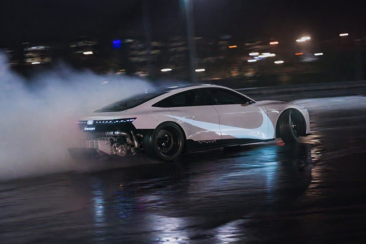 Night Drift Futuristic Sports Sedan preview image 1