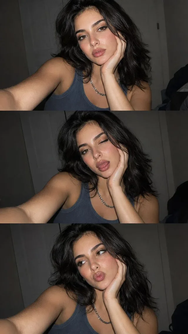 Stacked Smartphone Flash Selfie preview image 1