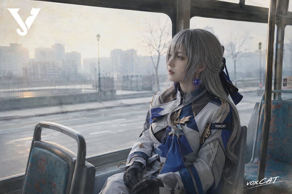 Rainy Bus Live-Action Cosplay Still preview image 2